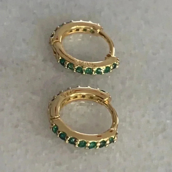 Gold Green Crystal Huggie Hoop Earrings 

Brand New - Picture 3 of 5